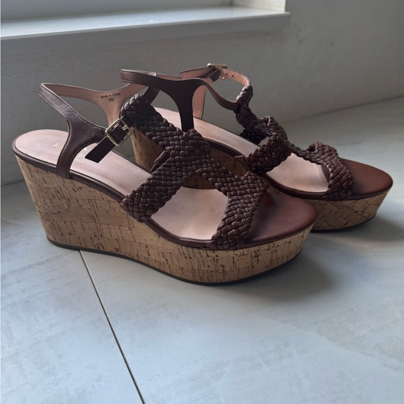 NWOT Kate Spade Tiana Wedges - Picture 4 of 13